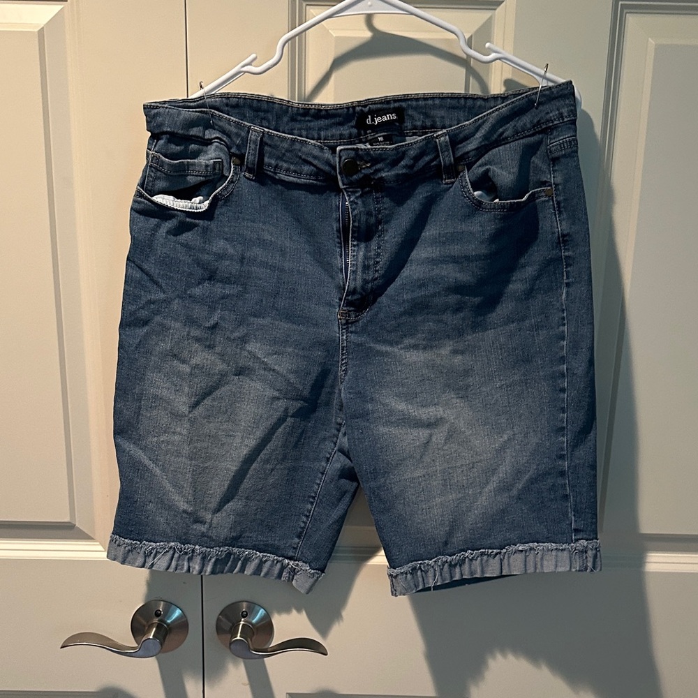 d. jeans Classic Blue Jean Shorts